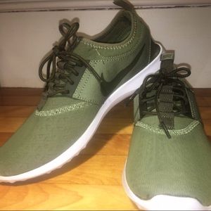 olive green running shoes womens